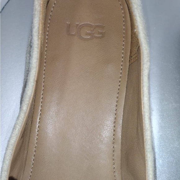 Ugg  Women’s Tan Loafers size 8 pre owned Exellent condition main image 5